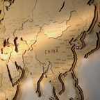 Drewniana mapa świata LED – Naturalna