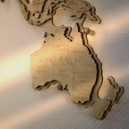 Drewniana mapa świata LED – Naturalna