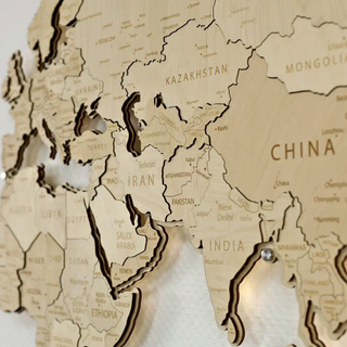 Drewniana mapa świata LED – Naturalna
