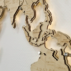 Drewniana mapa świata LED – Naturalna