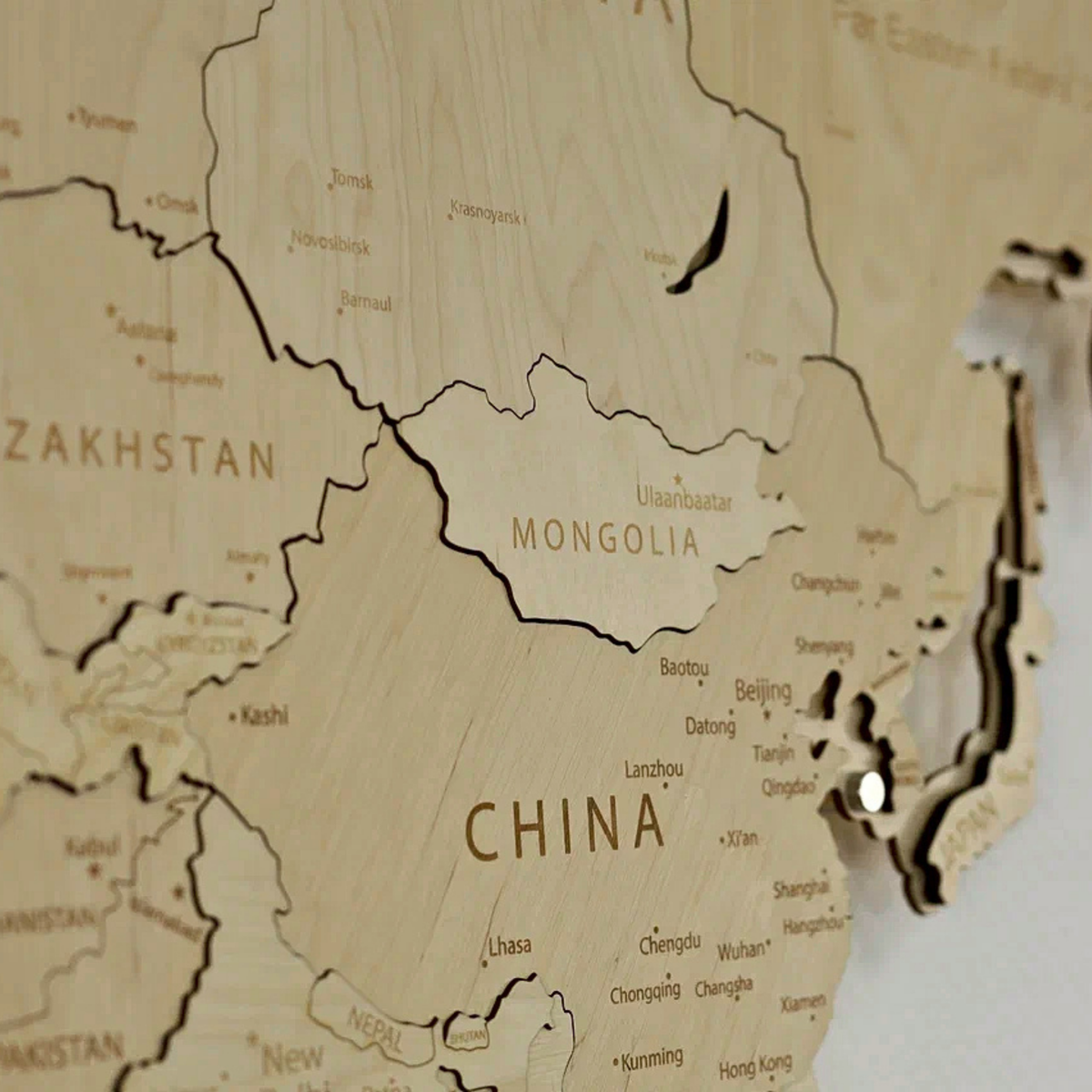Drewniana mapa świata LED – Naturalna