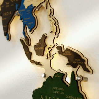 Drewniana mapa świata LED – Wielokolorowa