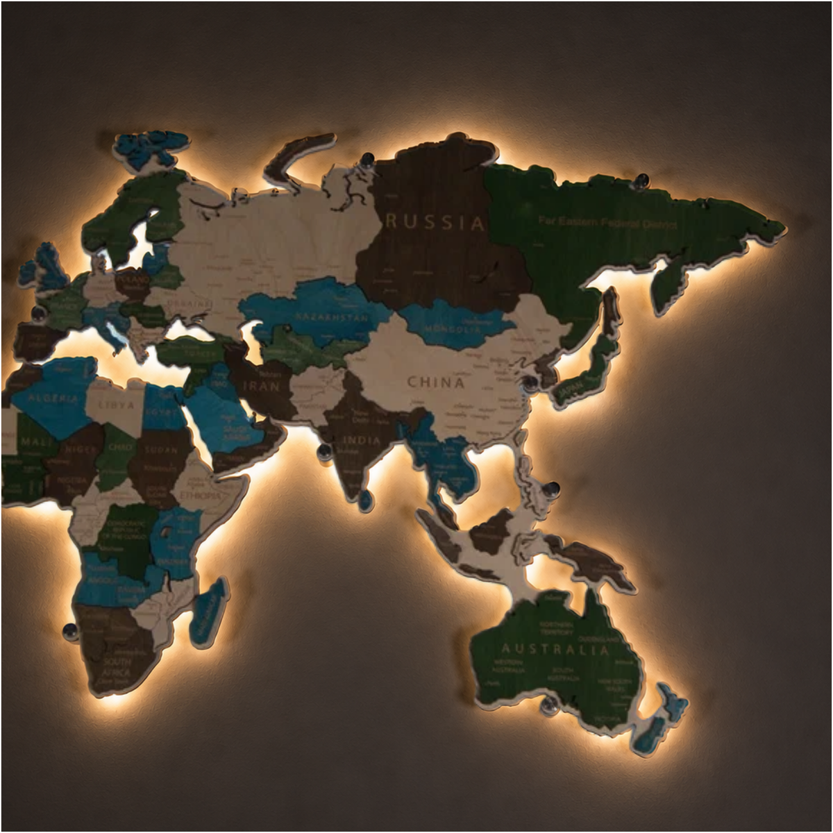 Drewniana mapa świata LED – Wielokolorowa