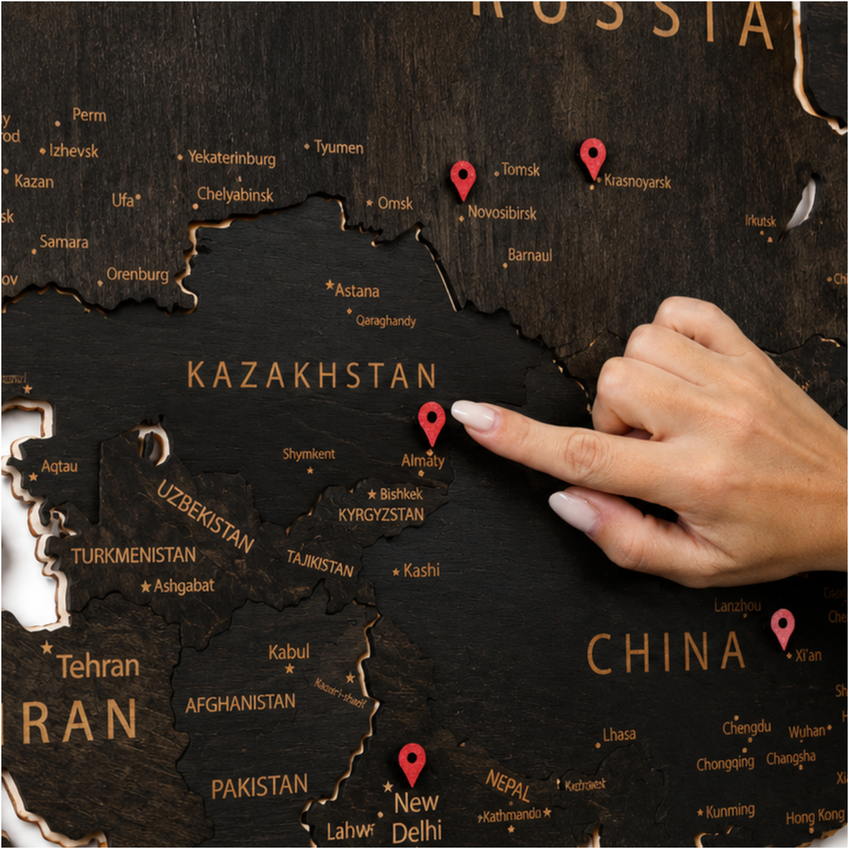 Drewniana Mapa Świata LED – Wenge