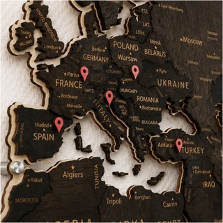 Drewniana Mapa Świata LED – Wenge